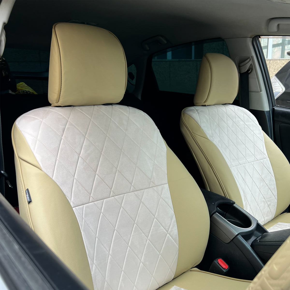 Toyota Prius 30 /Илгэн оруулагатай шаргал/